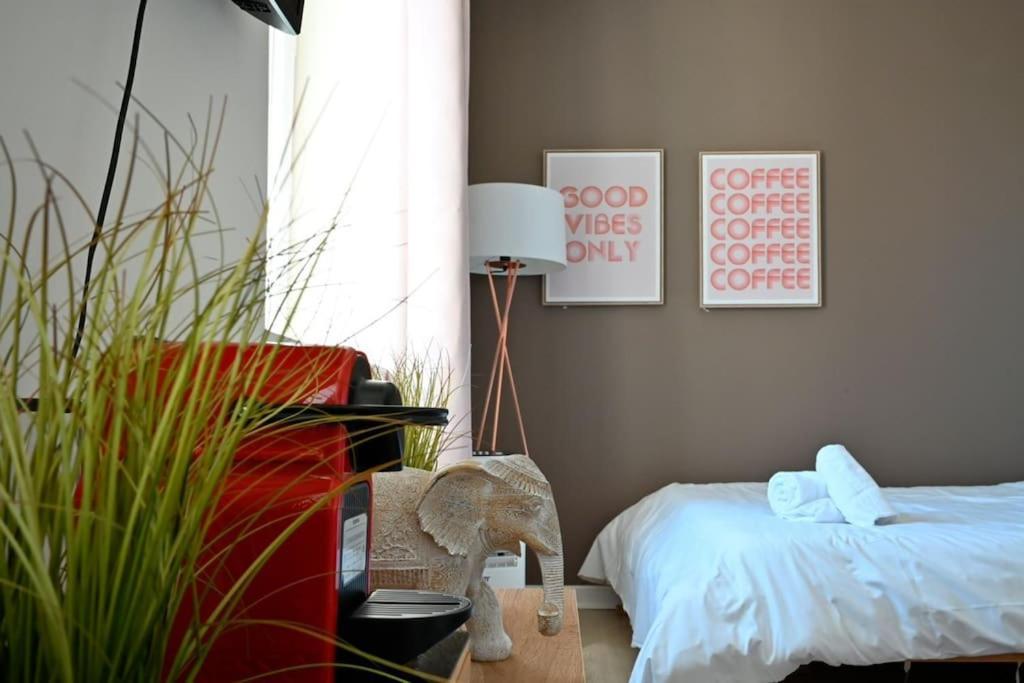 Appartement Bistrot 10 à Nazelles-Négron Extérieur photo